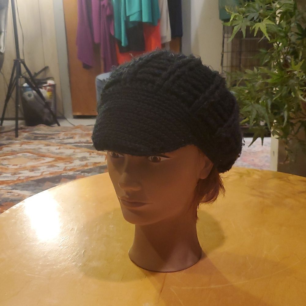 Black Visor Newsboy cap women,‎ woman man Slouchy Beanie, visor hat, thick black